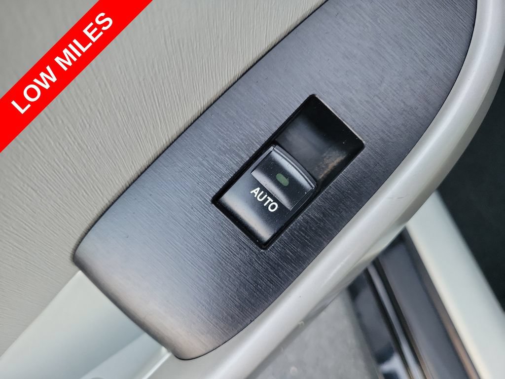Used 2015 Toyota Prius Three FWD image 17