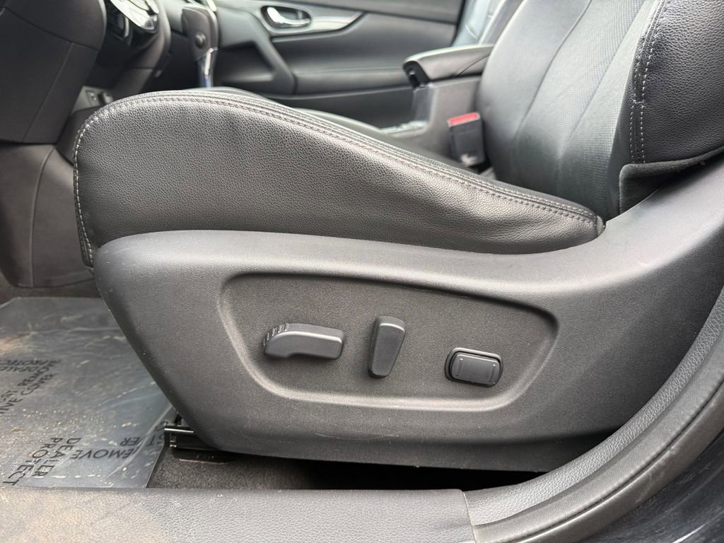 Used 2016 Nissan Rogue SL w/ SL Premium Package image 17