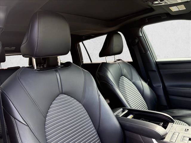 Used 2021 Toyota Highlander XSE FWD image 23