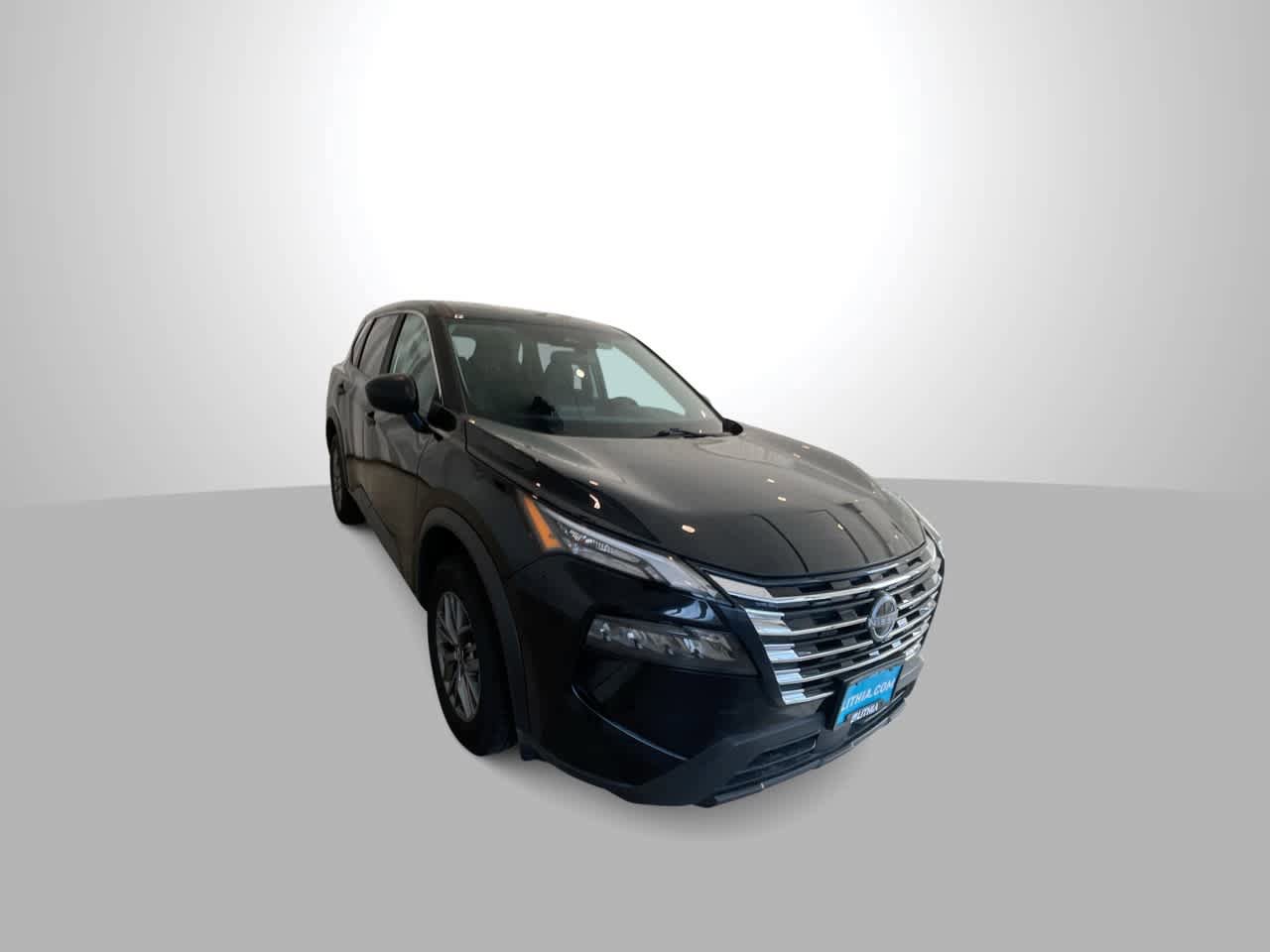 Used 2024 Nissan Rogue S AWD/4WD image 2