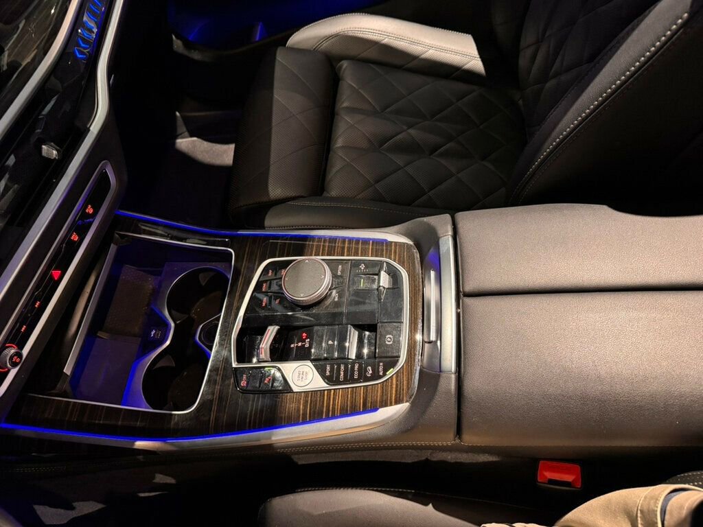Used 2024 BMW X7 xDrive40i w/ Premium Package image 16