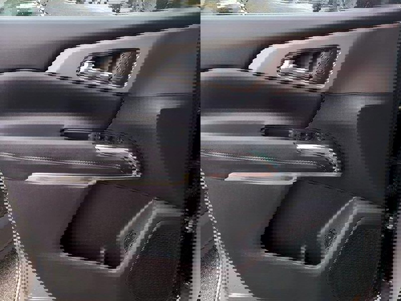 Used 2025 Chevrolet Traverse LT w/ Midnight/Sport Edition FWD image 21