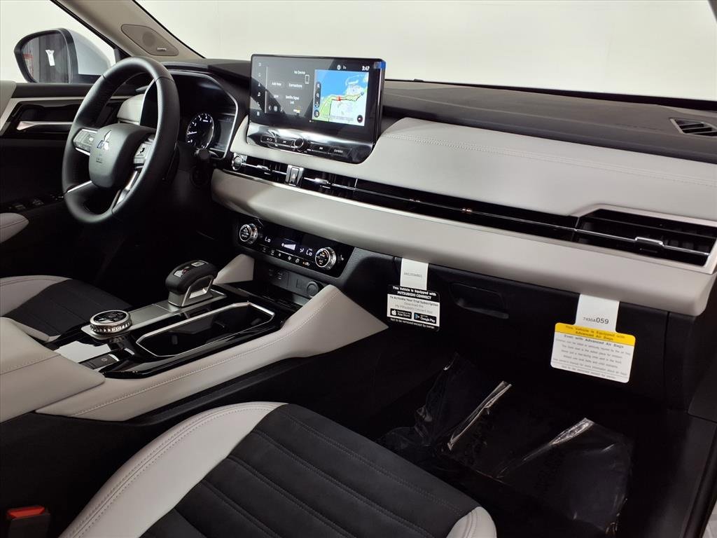 New 2025 Mitsubishi Outlander SE image 7