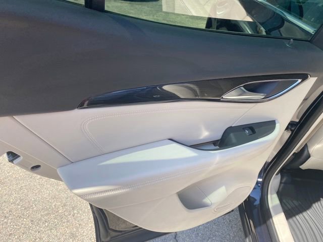 Used 2021 Buick Envision Essence image 12