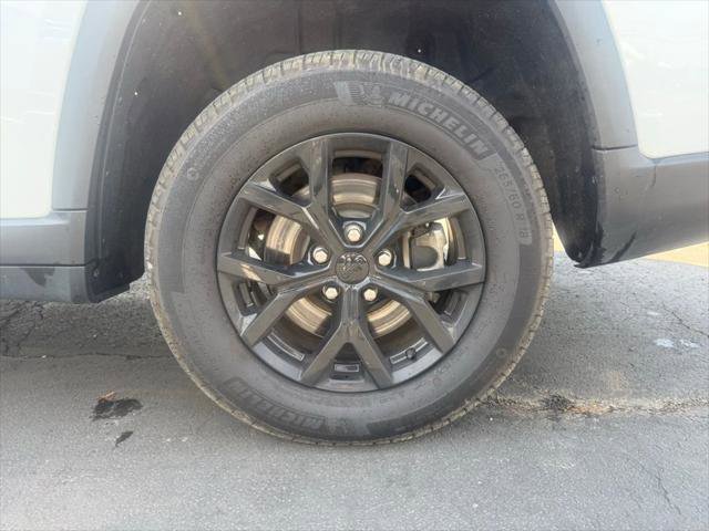 Certified 2024 Jeep Grand Cherokee L Altitude AWD/4WD image 26