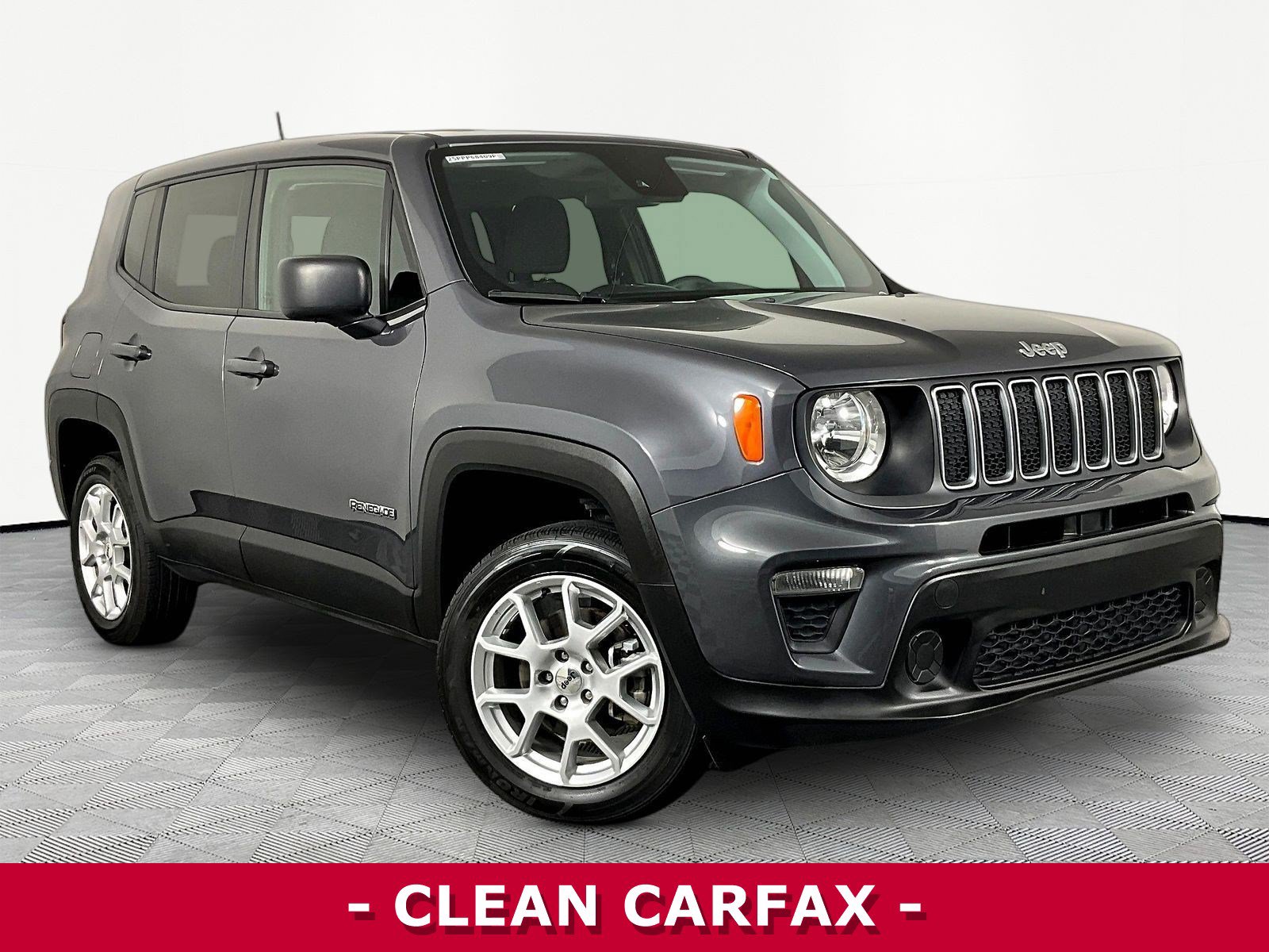 Used 2023 Jeep Renegade Latitude AWD/4WD image 3