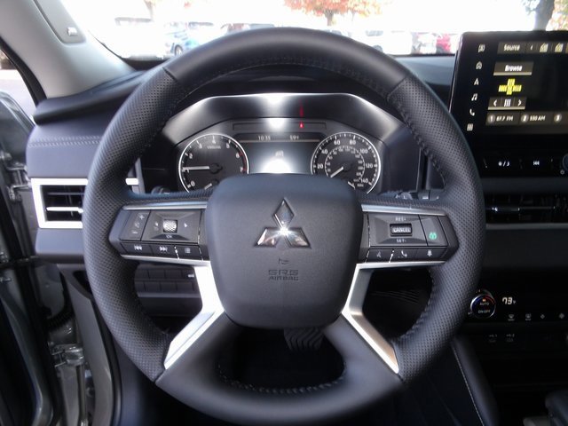 New 2025 Mitsubishi Outlander SE image 31