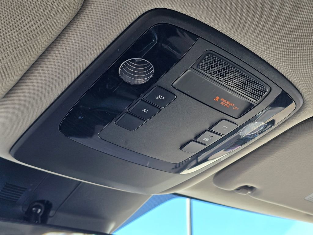 Used 2024 Kia Carnival LX image 31