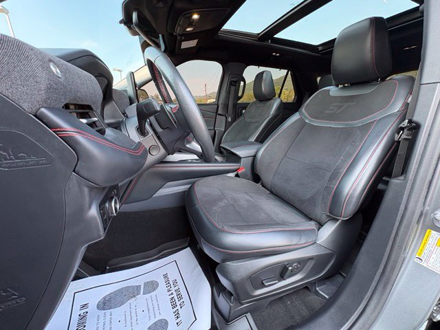 Used 2025 Ford Explorer ST AWD/4WD image 27