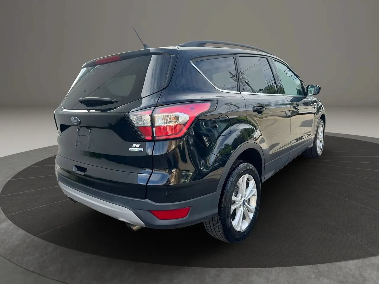 Used 2018 Ford Escape SE w/ SE Sync 3 Package AWD/4WD image 5