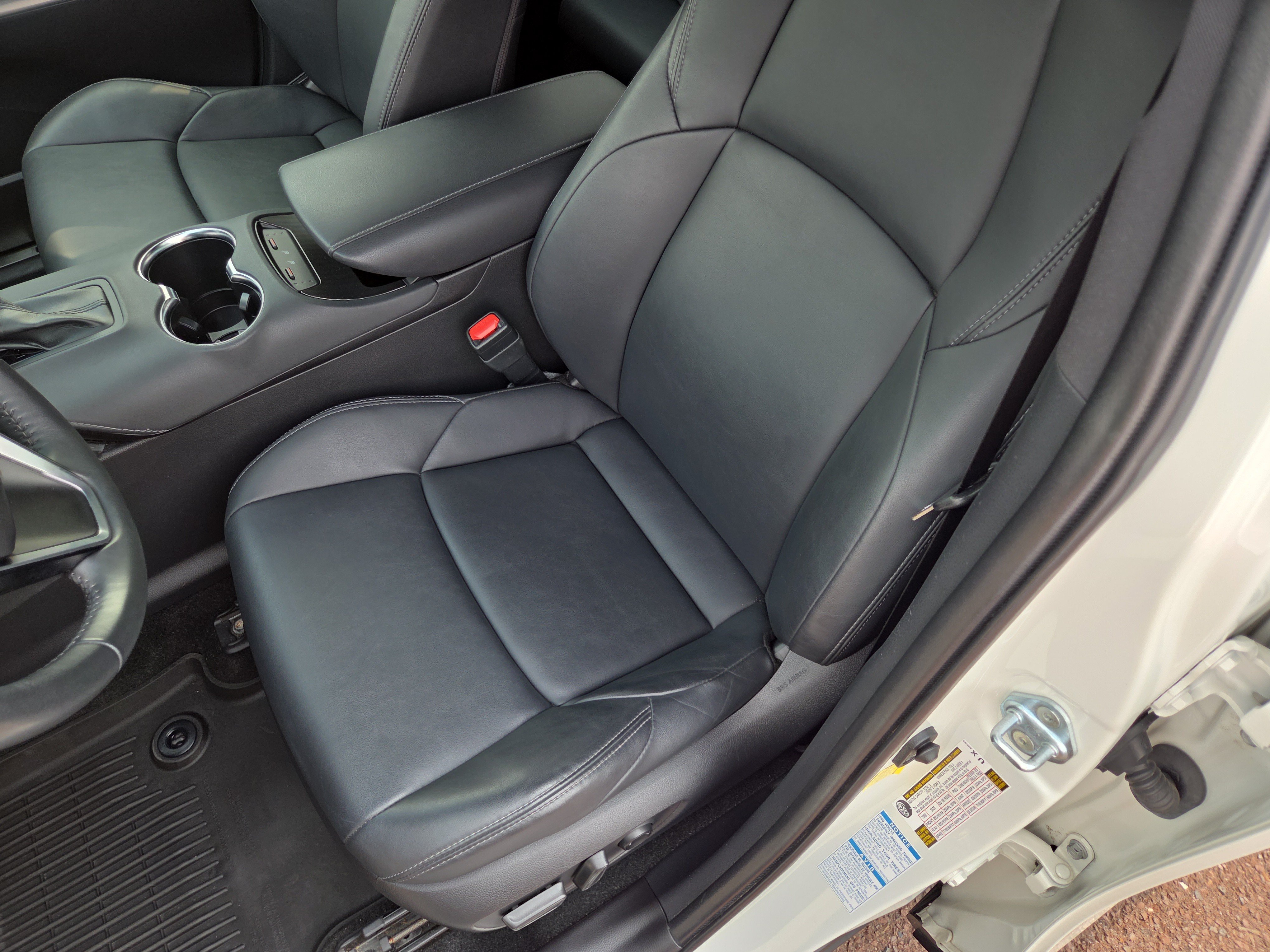 Certified 2022 Toyota Venza XLE AWD/4WD image 13