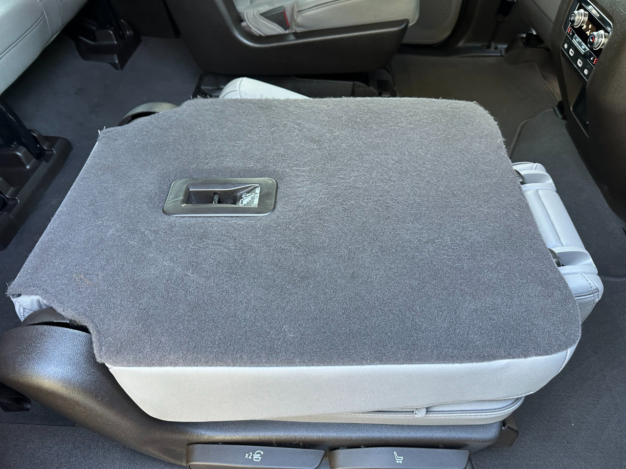 Used 2024 GMC Yukon XL SLT w/ SLT Luxury Package image 28