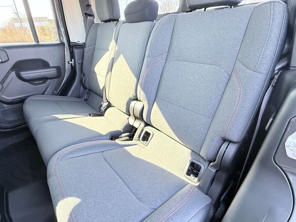 Used 2024 Jeep Gladiator Rubicon image 31