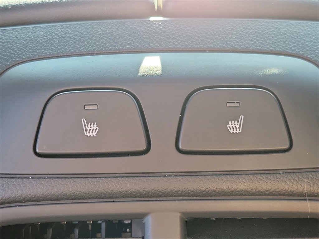 Used 2022 Buick Envision Avenir w/ Technology Package II image 16