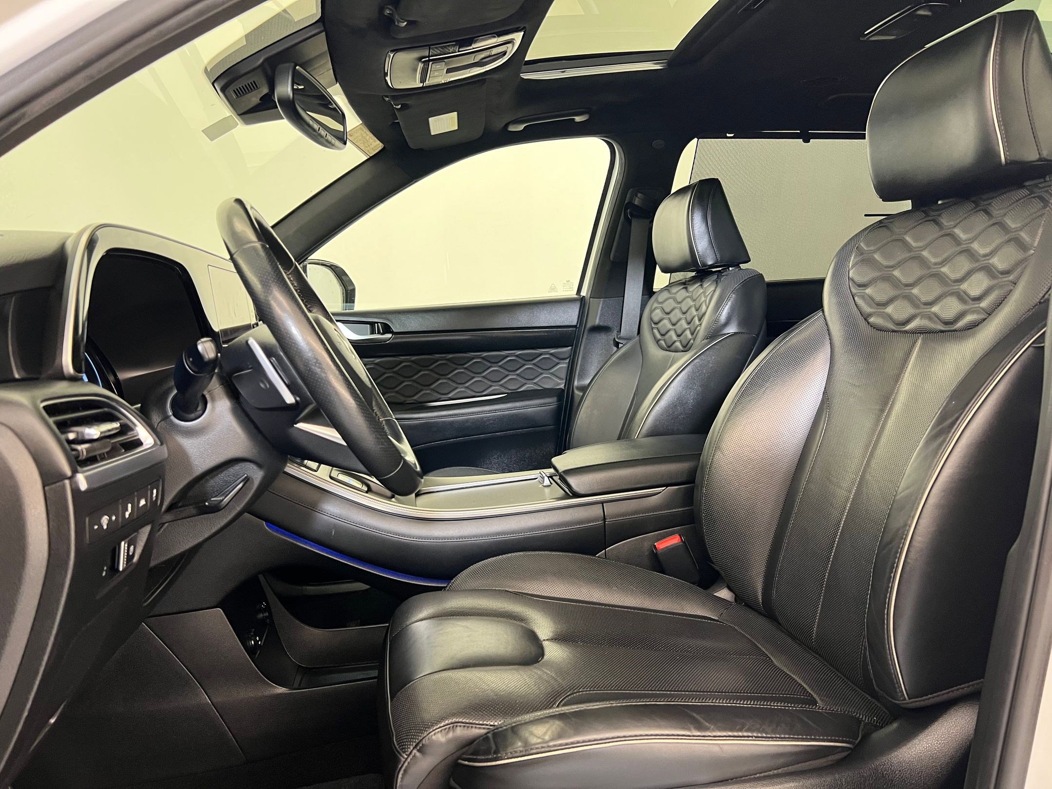 Used 2021 Hyundai Palisade Calligraphy image 5