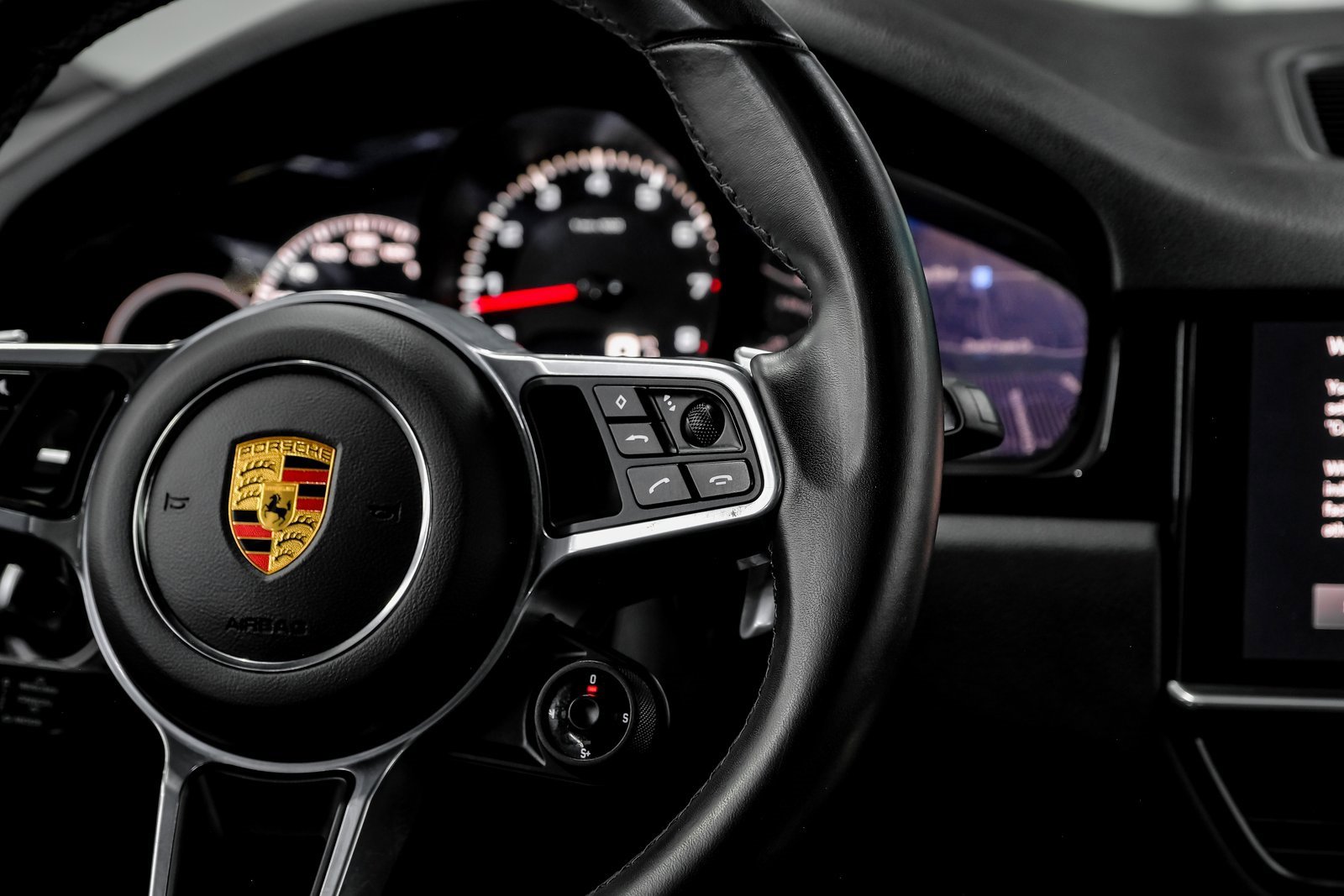 Used 2023 Porsche Cayenne Coupe image 27