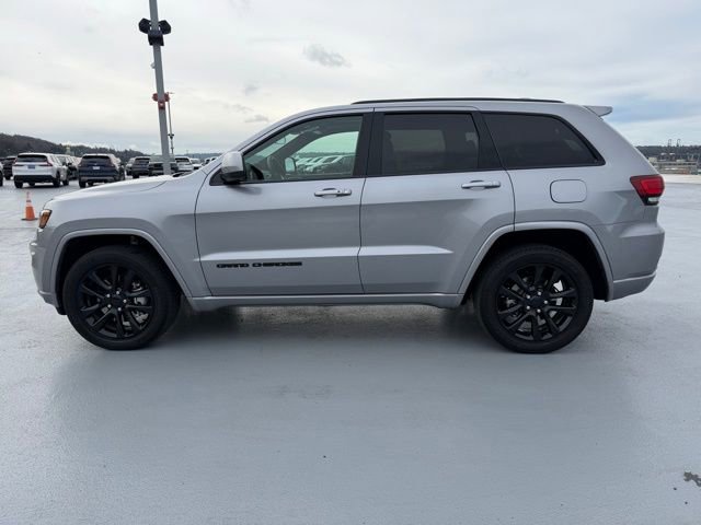 Used 2021 Jeep Grand Cherokee Laredo X image 2