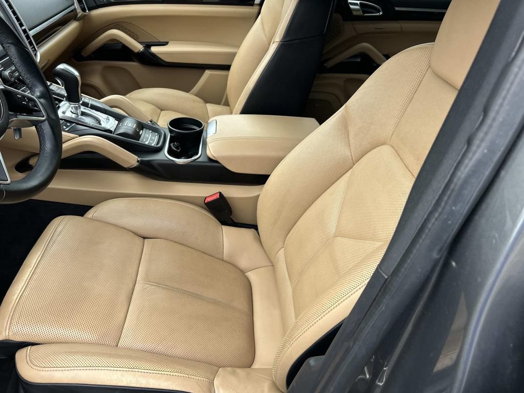 Used 2018 Porsche Cayenne S w/ Premium Package Plus AWD/4WD image 17