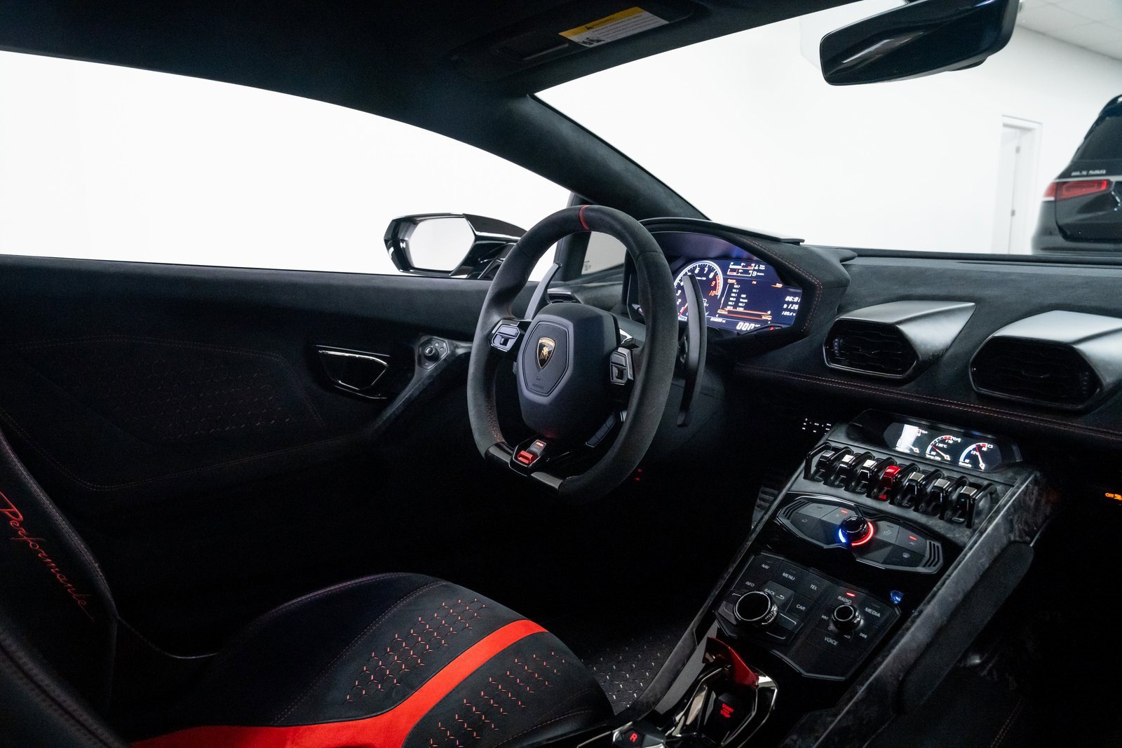 Used 2018 Lamborghini Huracan Performante image 11