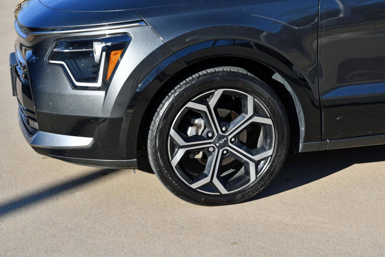 Used 2023 Kia Niro EX Touring image 4