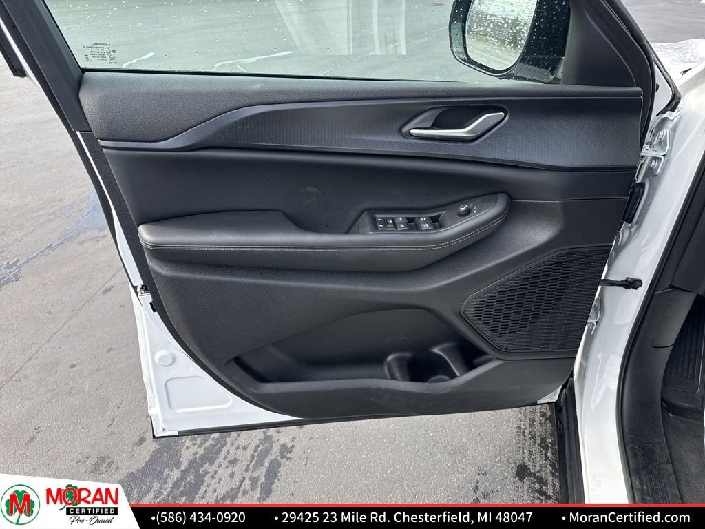 Used 2024 Jeep Grand Cherokee Altitude image 9