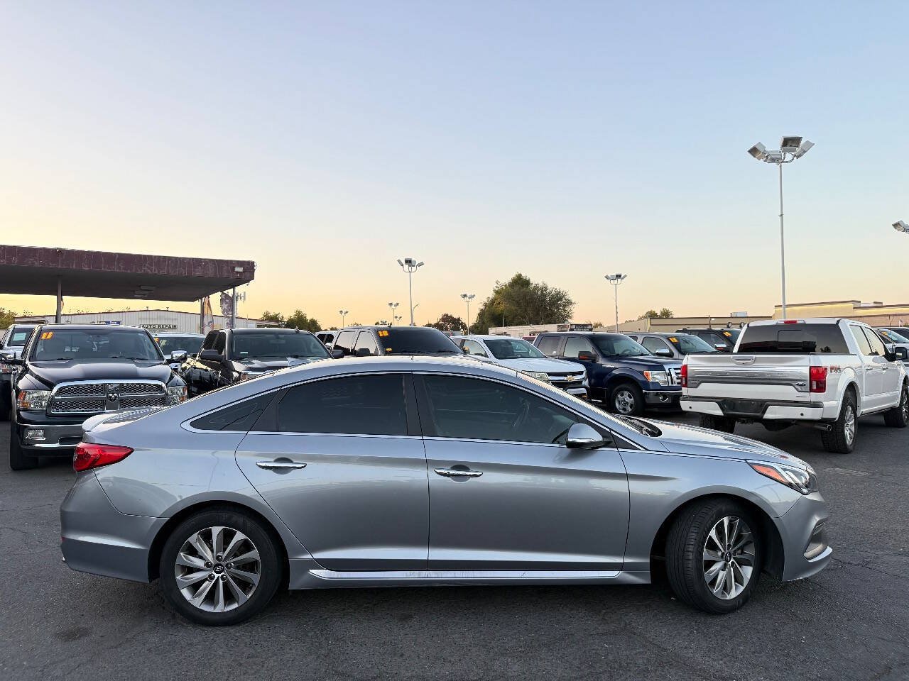 Used 2016 Hyundai Sonata Sport w/ Option Group 1V FWD image 8