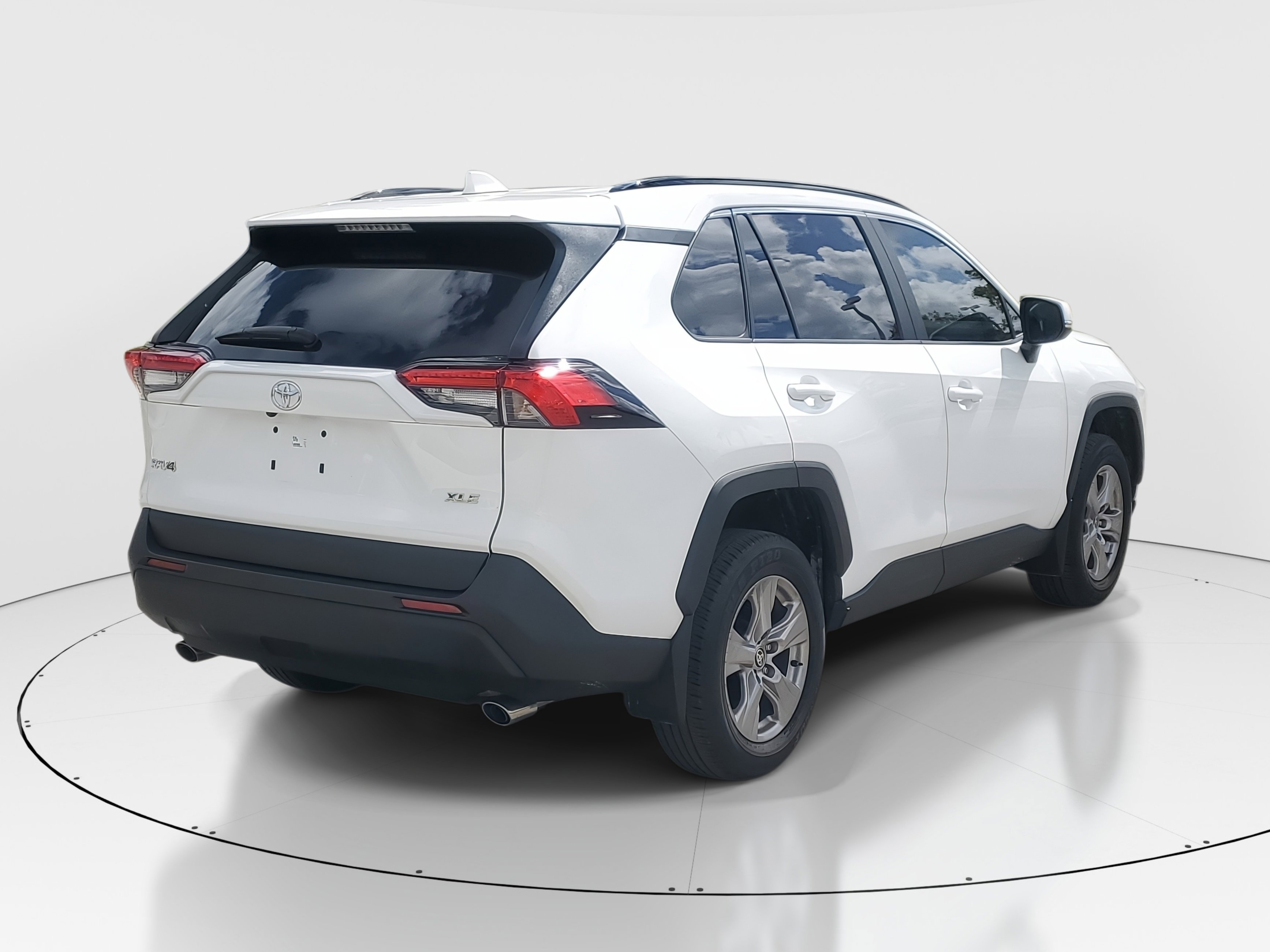 Used 2025 Toyota RAV4 XLE image 3
