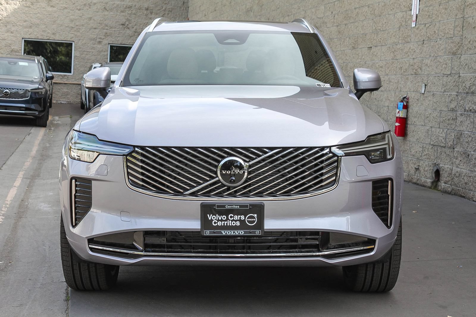 New 2026 Volvo XC90 B6 Plus w/ Protection Package Premier AWD/4WD image 2