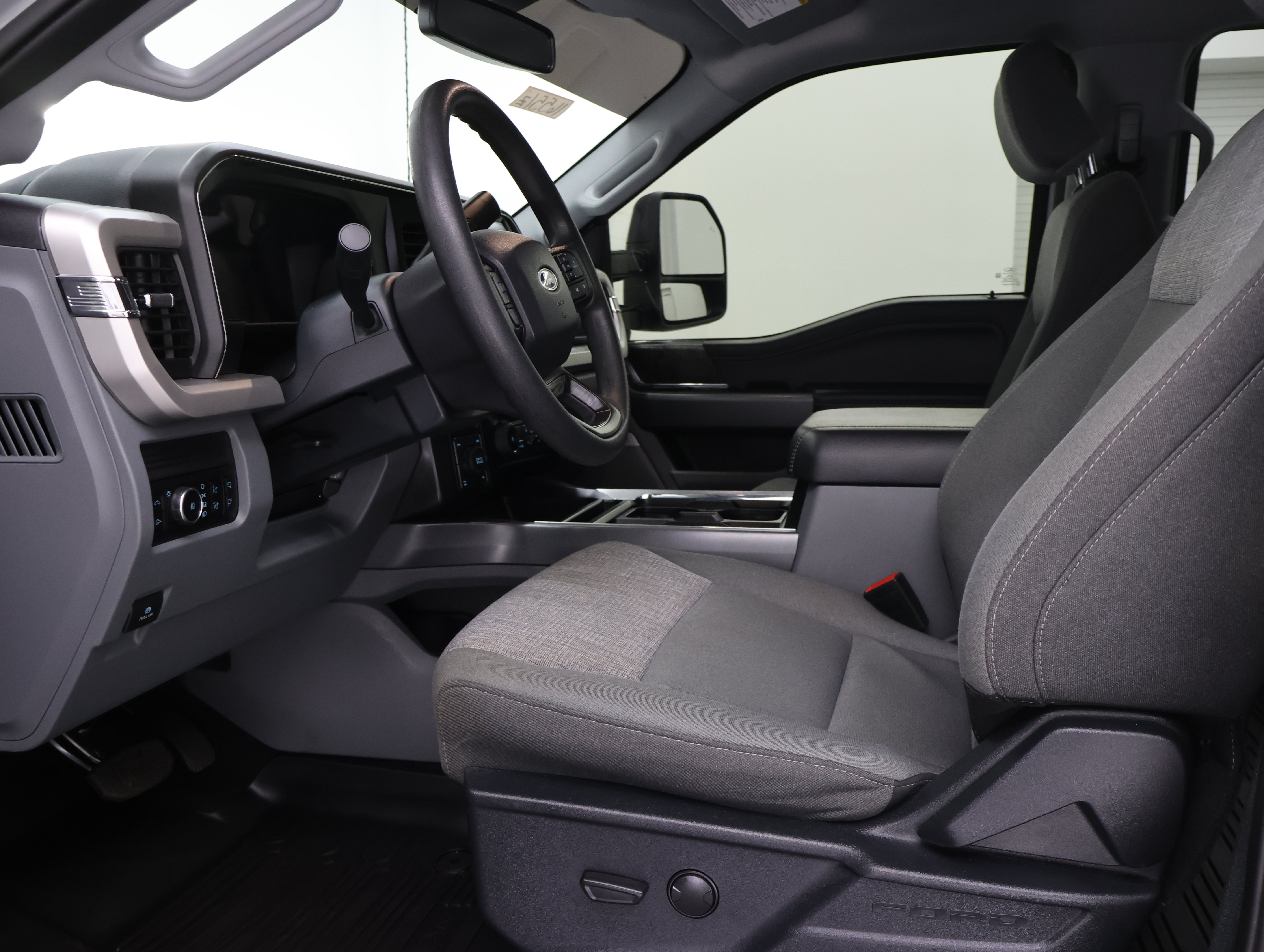 Used 2025 Ford F250 XLT w/ Black Appearance Package AWD/4WD image 8