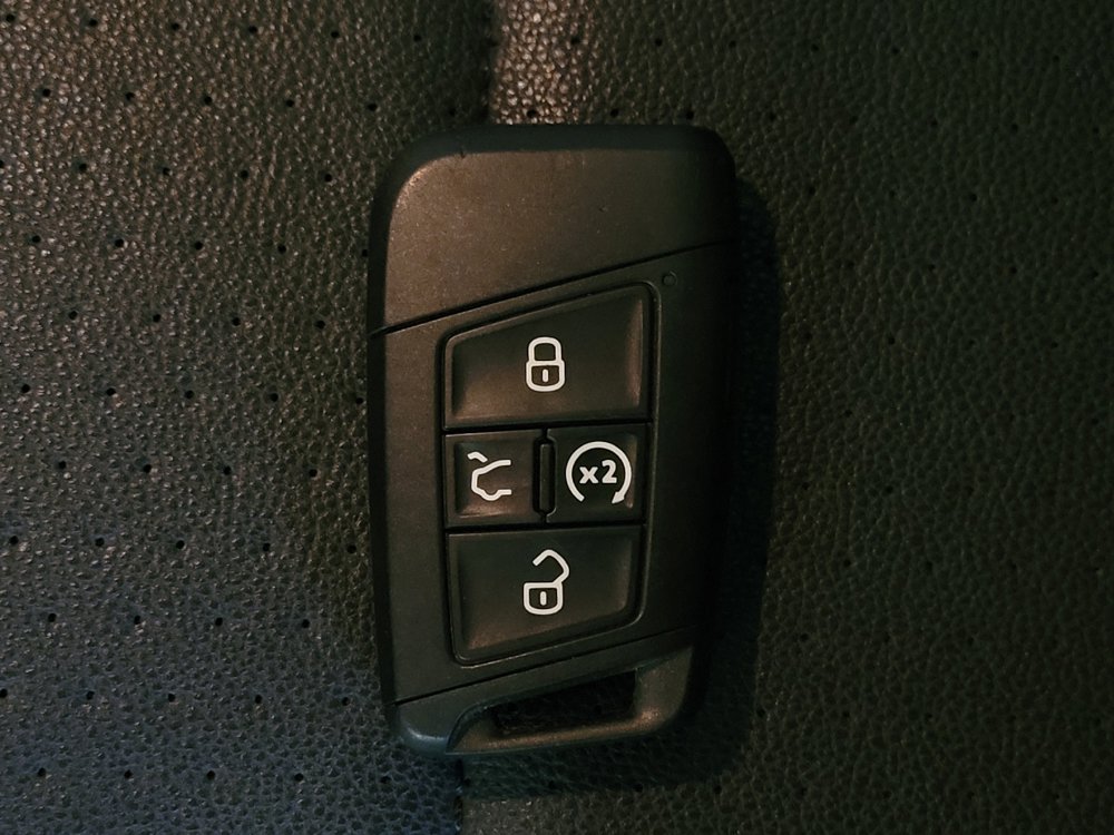 Used 2024 Volkswagen Jetta SE FWD image 32
