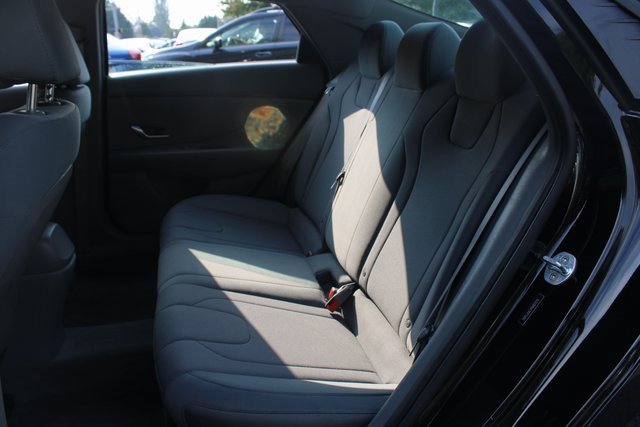 Used 2022 Hyundai Elantra SE image 19