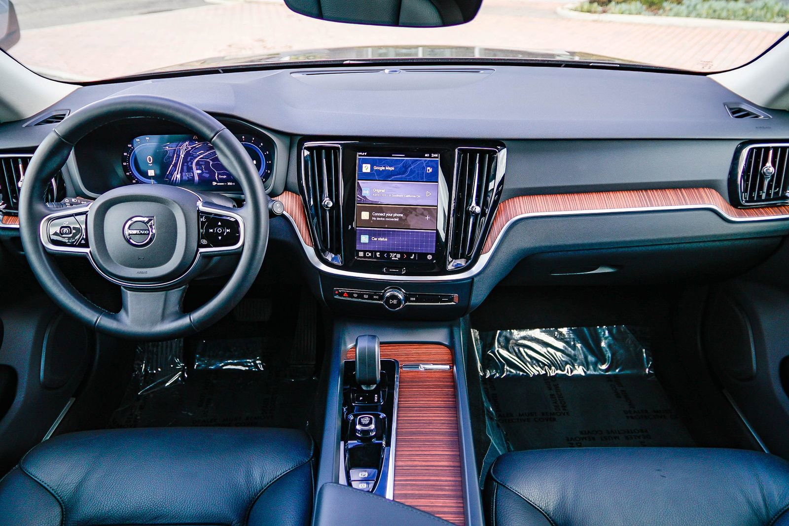 Used 2025 Volvo V60 B5 Cross Country Plus image 43