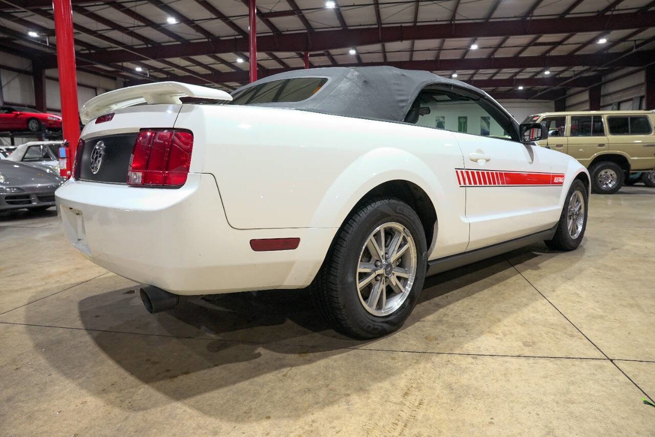 Used 2005 Ford Mustang Premium image 22