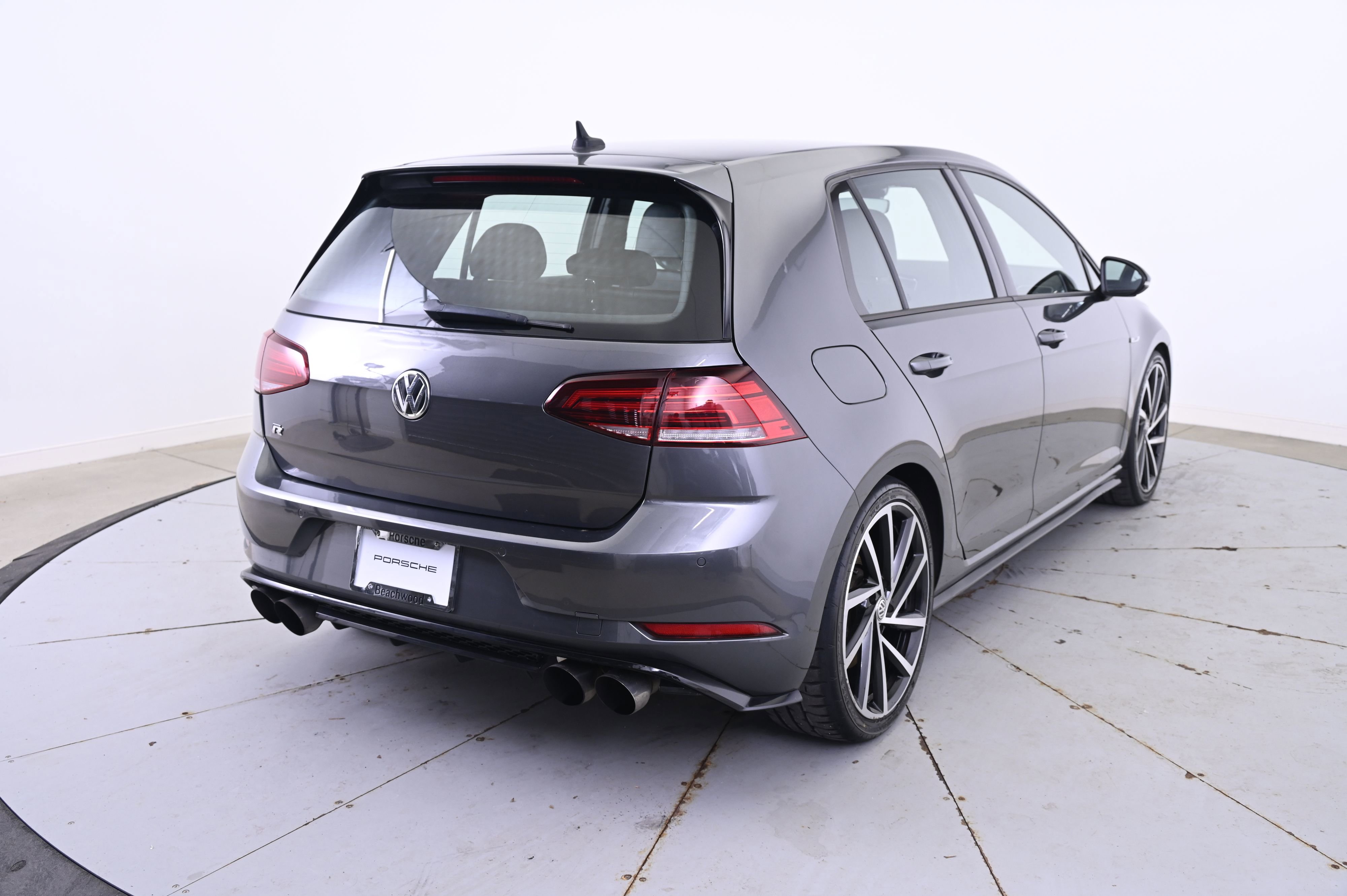 Used 2018 Volkswagen Golf R 4-Door image 7