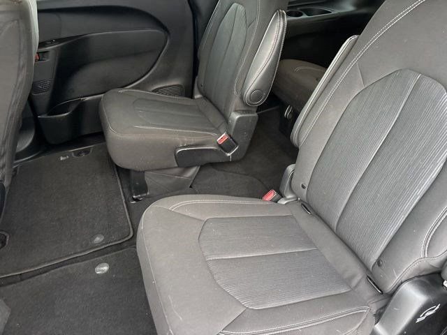 Used 2024 Chrysler Pacifica Touring image 31
