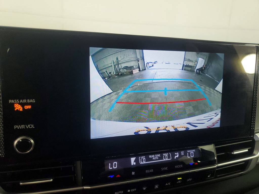 Used 2025 Toyota Sienna XLE w/ XLE Plus Package FWD image 21