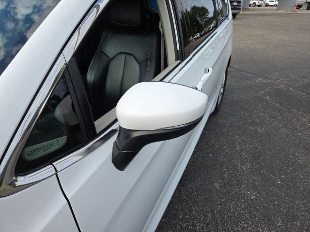 Used 2023 Chrysler Pacifica Touring-L FWD image 35