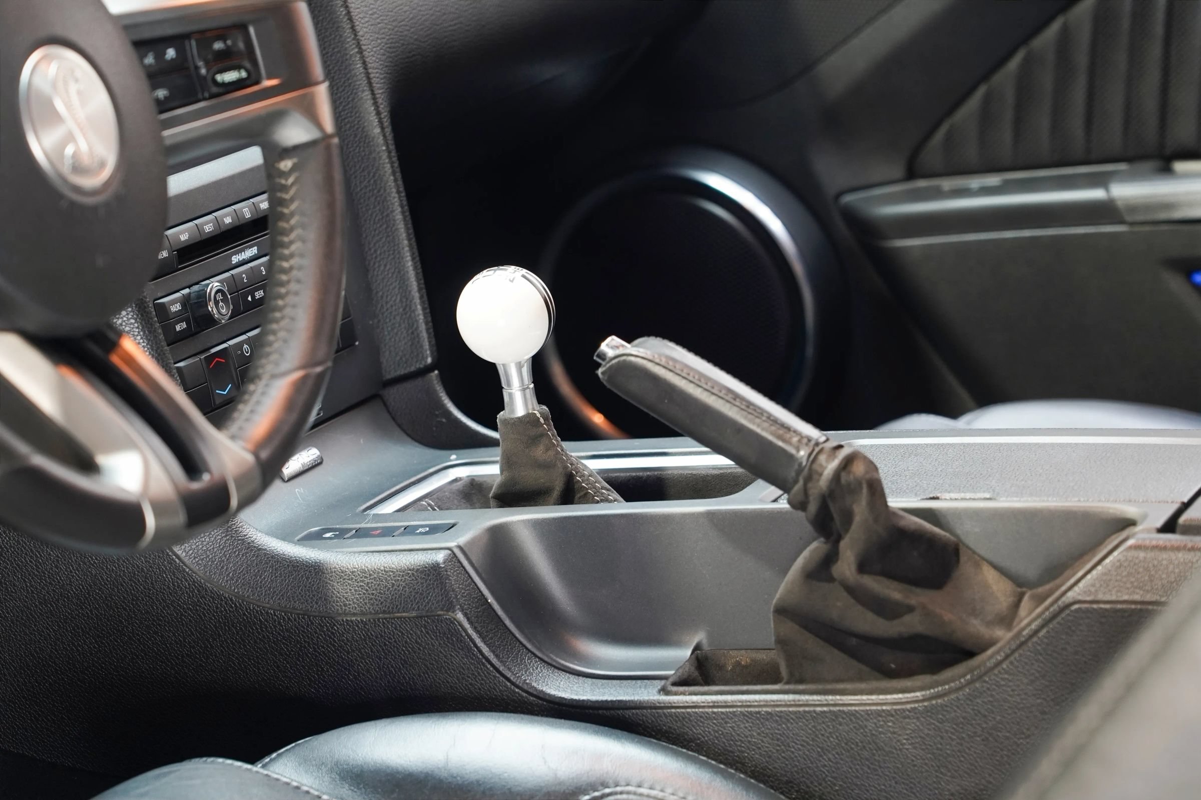 Used 2010 Ford Mustang Shelby GT500 RWD image 42
