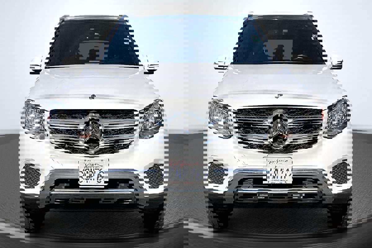 Used 2018 Mercedes-Benz GLC 300 SUV image 3