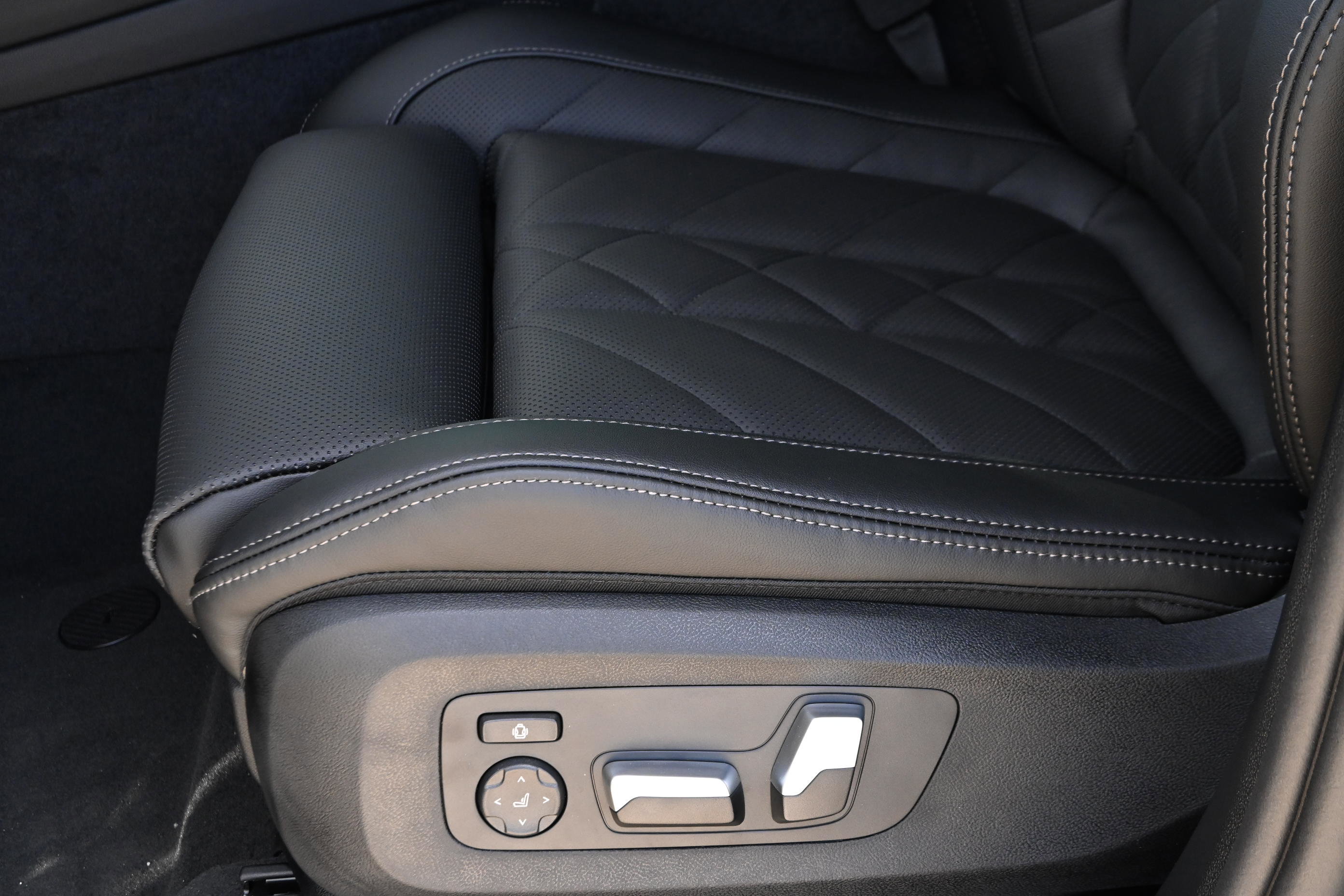 New 2026 BMW X5 sDrive40i image 25