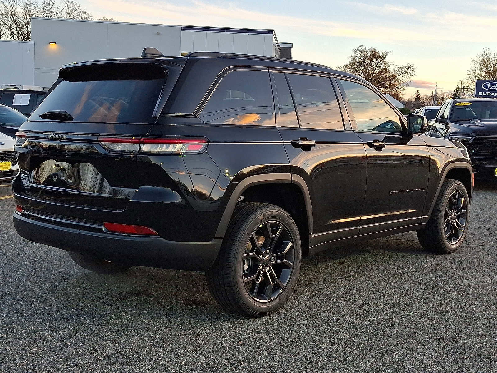 New 2025 Jeep Grand Cherokee Limited image 4