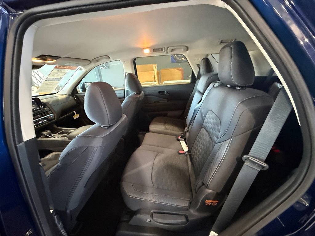 Used 2025 Nissan Pathfinder SV image 19