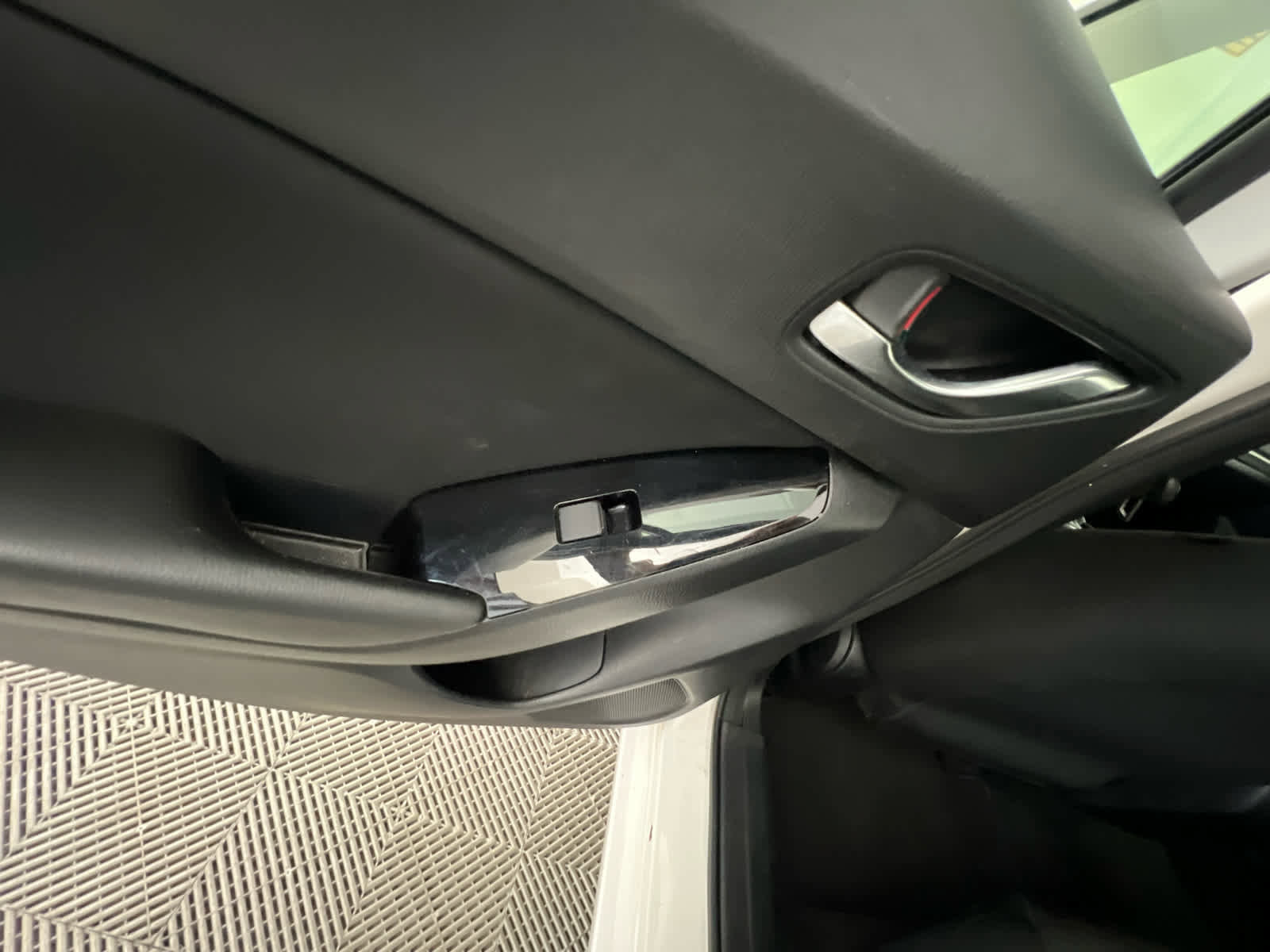 Used 2018 MAZDA MAZDA3 Sport image 22