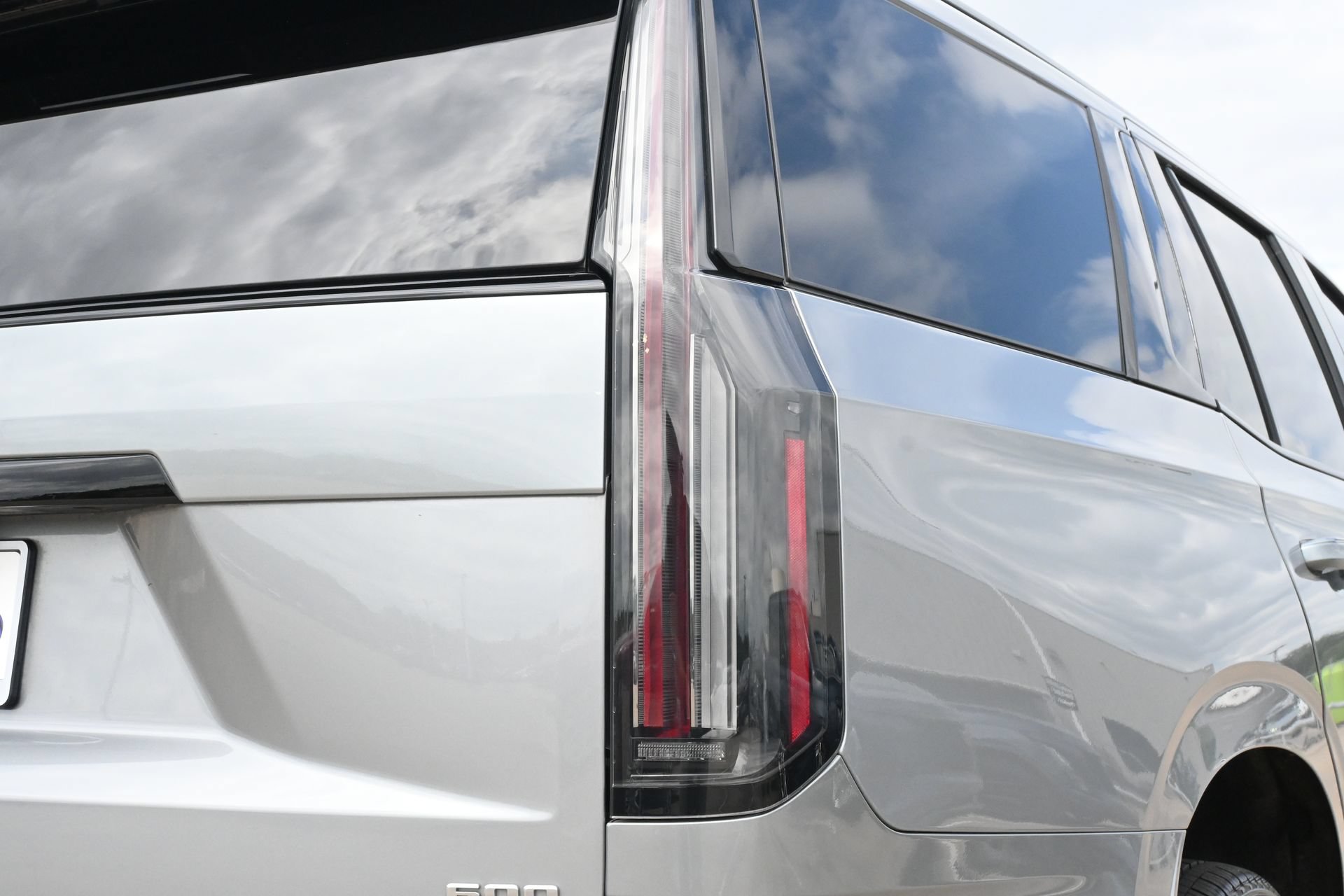 Certified 2025 Cadillac Escalade Sport Platinum w/ LPO, Floor Liner Package AWD/4WD image 24