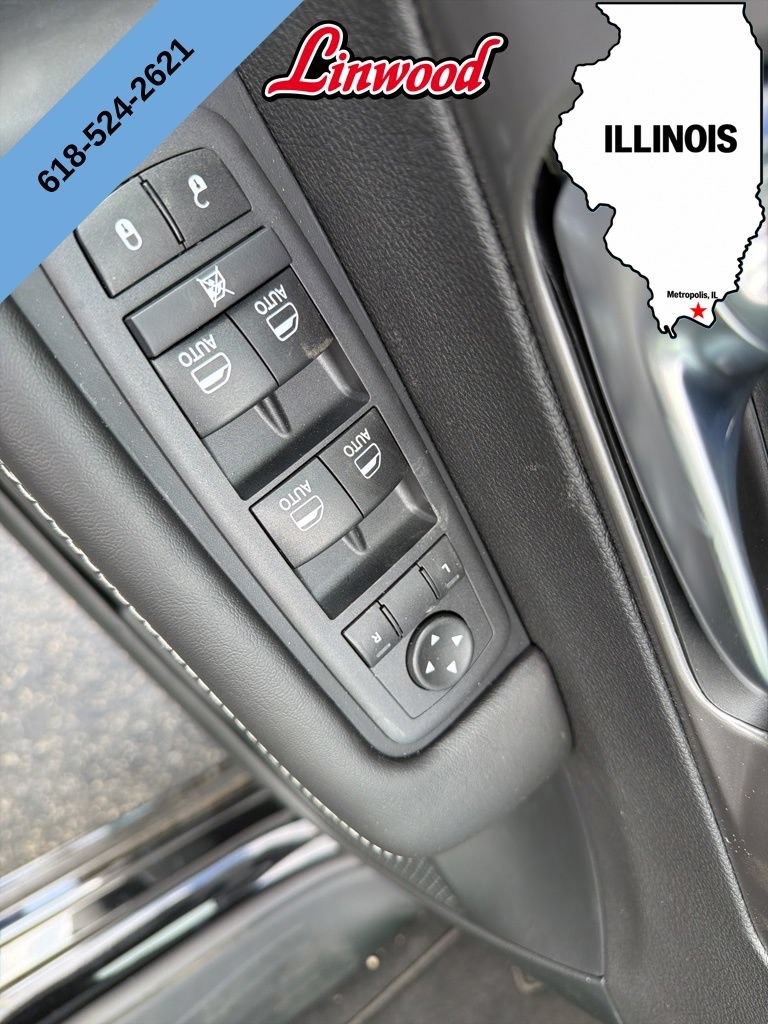 New 2026 Chrysler Pacifica Select FWD image 16