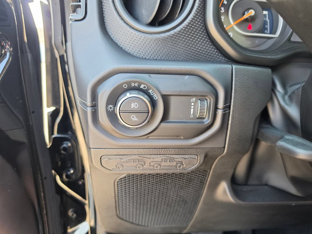 Used 2024 Jeep Gladiator Mojave AWD/4WD image 22