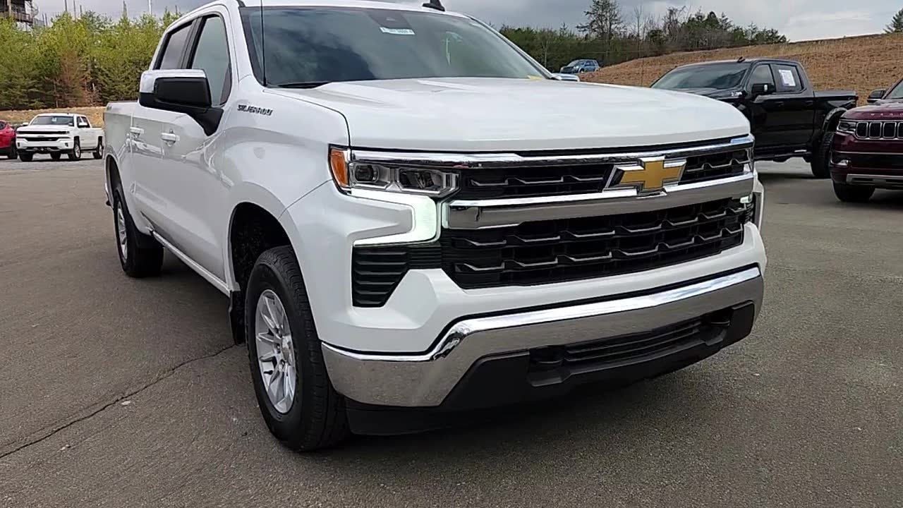 Used 2025 Chevrolet Silverado 1500 LT image 2