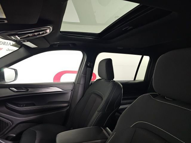 New 2025 Jeep Grand Cherokee L Laredo w/ Luxury Tech Group I image 11