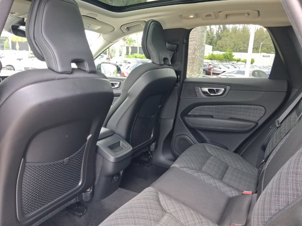 Certified 2024 Volvo XC60 B5 Core AWD/4WD image 7