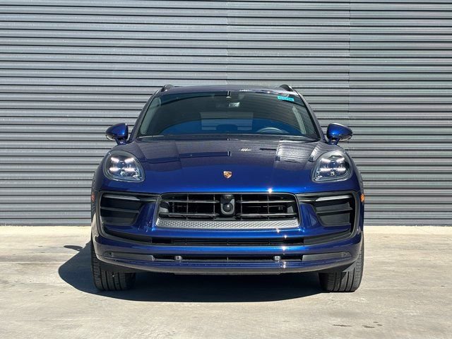 Used 2025 Porsche Macan AWD/4WD image 10